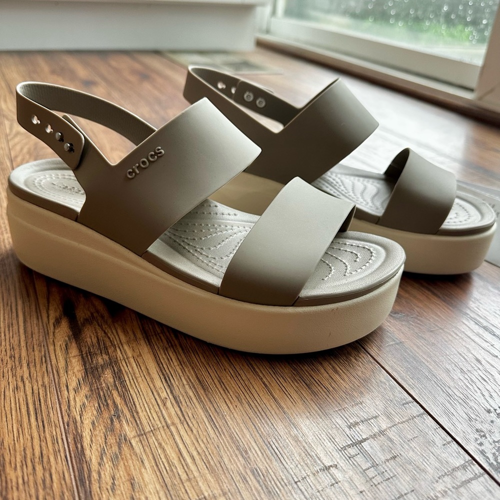 Crocs Brooklyn Low Wedge Platform Sandal